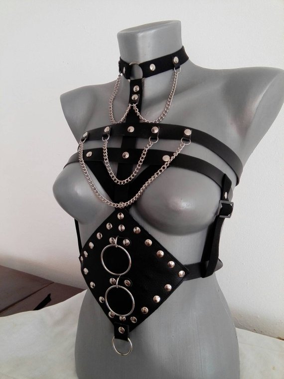 BODY FÉTICHE EN SIMILICUIR – HAUT ÉROTIQUE BONDAGE POUR FEMME LINGERIE BDSM ADULTE