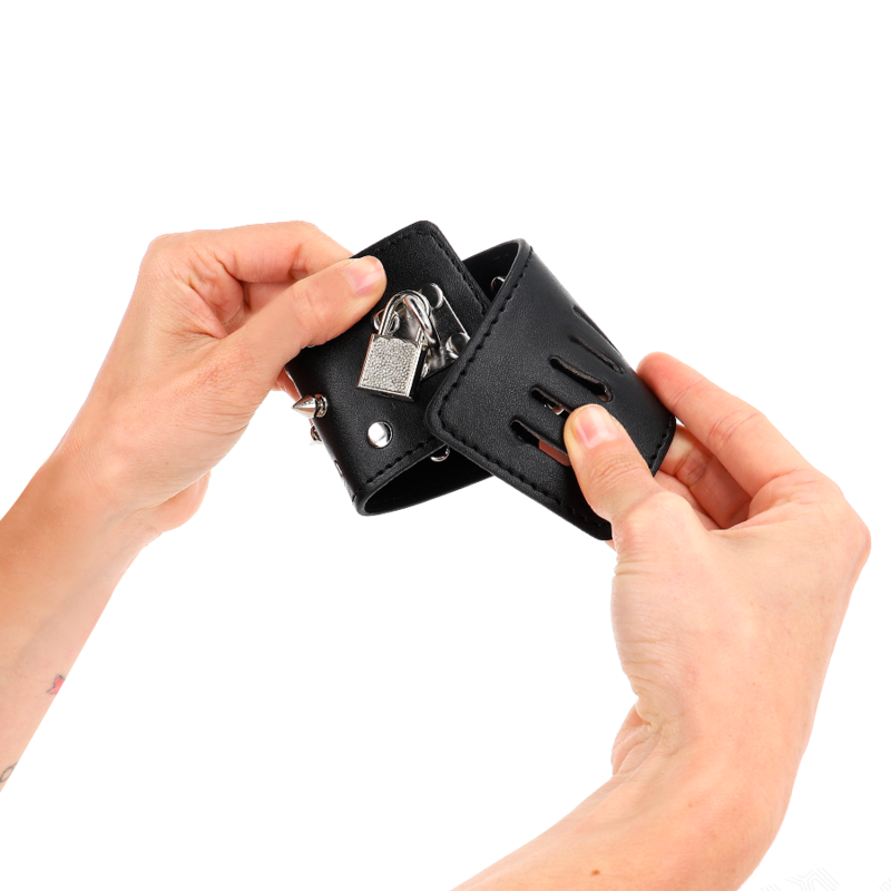 KINK - APPAREILS-POIGNETS PUNK AVEC POINTES 25 X 6 CM KINK WRIST RESTRAINT