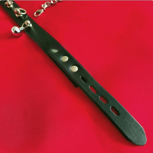 COLLIER FEMME EN SIMILICUIR AVEC CLOCHETTE  TOUR DE COU AJUSTABLE 35 À 40 CM BDSM