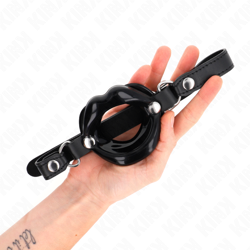 KINK - BÂTON LIP 8 CM AVEC SANGLE EN CUIR NOIR 63 x 2 CM AJUSTABLE 39-58 CM KINK COLLAR & GAG